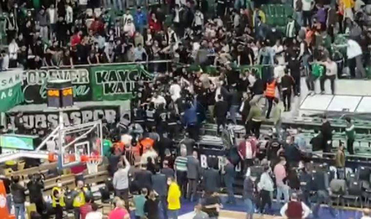 Bursaspor - Beşiktaş maçında taraftarlar arasında kavga