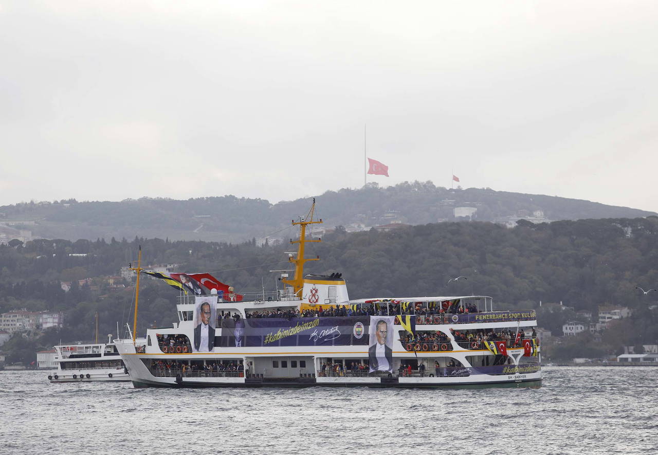 Fenerbahçe, Atatürk'ü Dolmabahçe'de andı