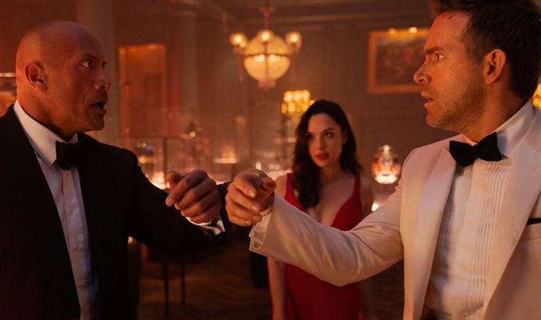 Netflix tarihinin en iyi çıkış yapan filmi oldu 'Red Notice' oldu