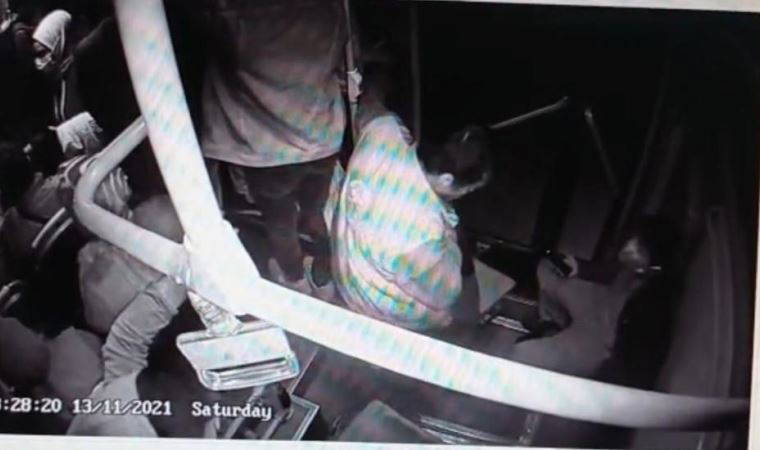 Seyahat ettikleri özel halk otobüsünün koltuklarını çaldılar