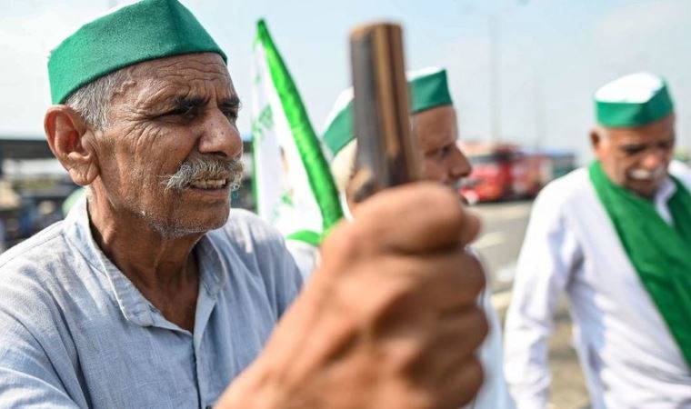Hindistan'da çiftçilerin bir yıldır karşı çıktığı tarım yasaları geri çekildi