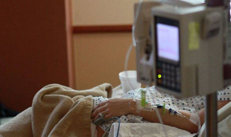 Trafik kazasının ardından komaya girdi, çıktıktan sonra Yeni Zelanda aksanıyla konuşmaya başladı