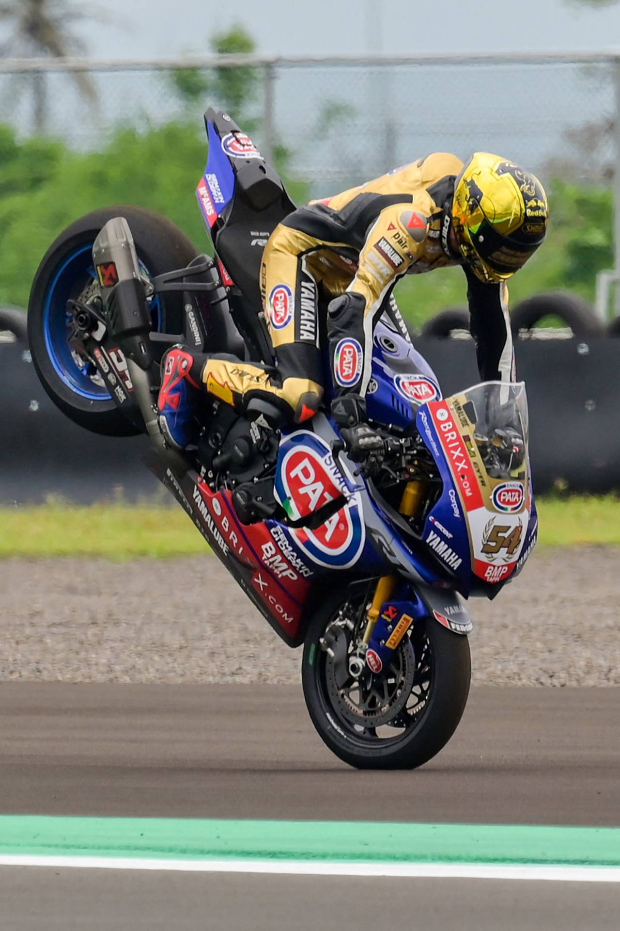 Milli motosikletçi Toprak Razgatlıoğlu, dünya şampiyonu oldu