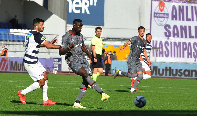 İstanbul derbisinde Kasımpaşa yenildi, tribünler karıştı!