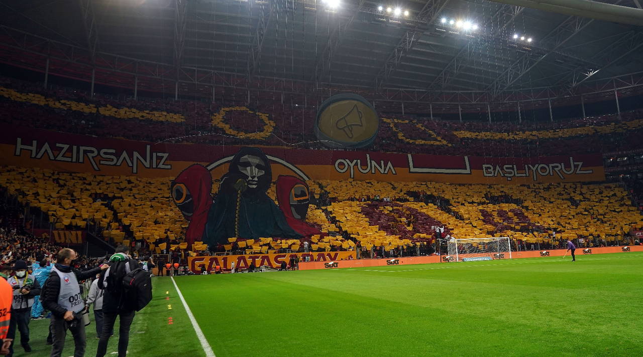 Galatasaray taraftarından ’Squid Game’ koreografisi