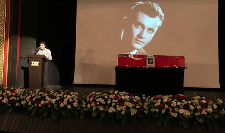 Tiyatroya adanan bir ömür