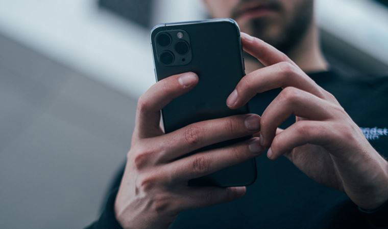 Akıllı telefonların bilinçsiz kullanımı 'tetik parmak' hastalığı riskini artırıyor