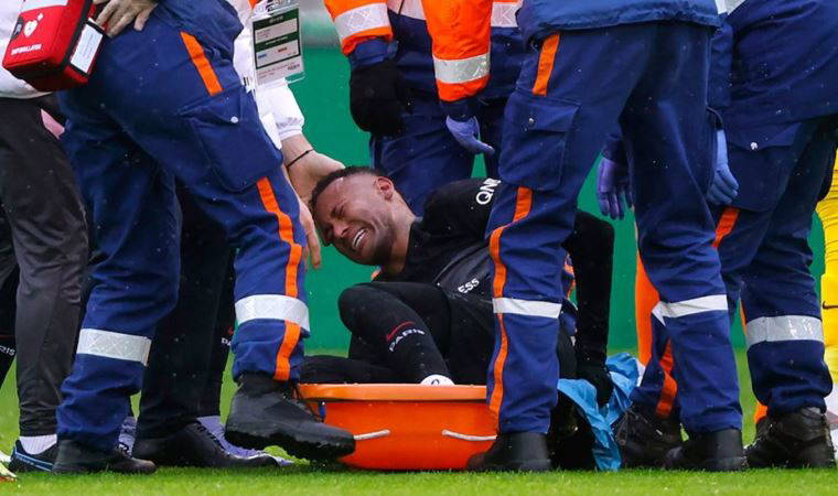 Ağır sakatlık yaşayan Neymar, hastanelik oldu