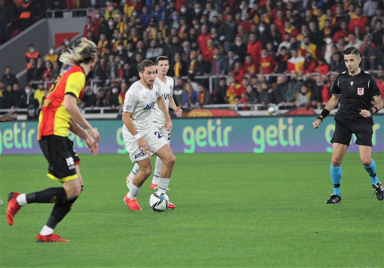 Fenerbahçe zirveden uzaklaşıyor| Göztepe 1-1 Fenerbahçe