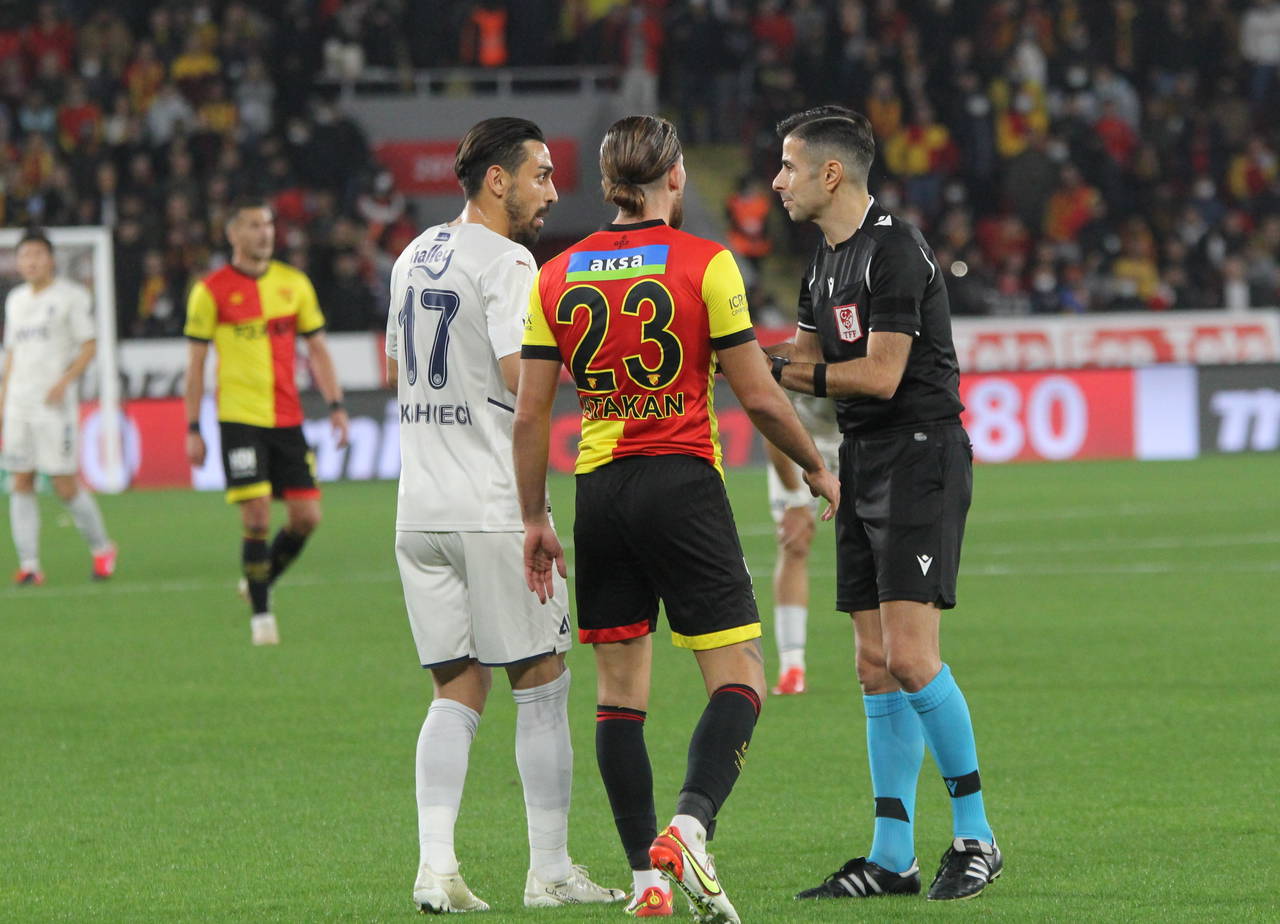Fenerbahçe zirveden uzaklaşıyor| Göztepe 1-1 Fenerbahçe