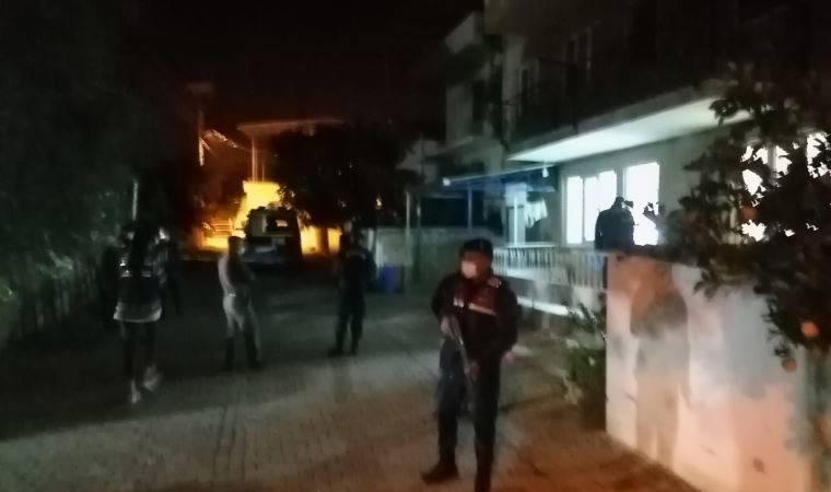 Boşanma aşamasındaki eşini ve kızını öldürüp, intihar etti