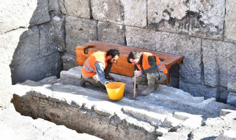 Antik tiyatro kulisinde ilk antik tuvalet bulundu