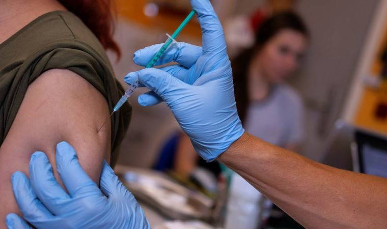 Türkiye'nin aşılama oranı düşüyor: 'Toplum bağışıklığı sağlanamadı, sadece iki doz Sinovac aşısı olanlar artık aşısız sayılıyor'