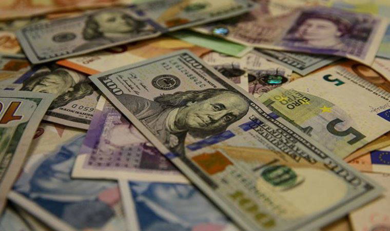 Euro 15 TL'yi geçti, dolar fırladı