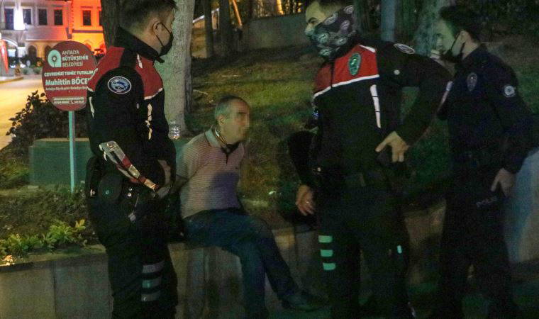 'Gel sana sarılayım' deyip kalçasından bıçakladı