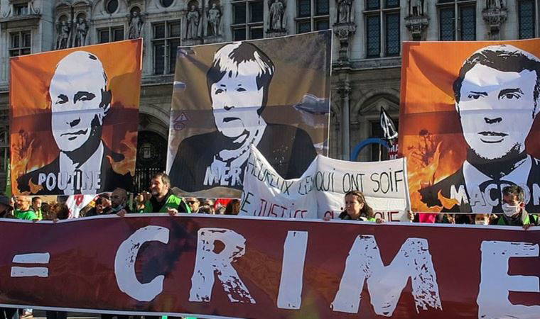 10 liderin posterini astılar: “İkiyüzlü” davrandıkları savunuldu