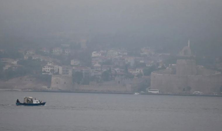 Son dakika... Çanakkale Boğazı'nda yoğun sis alarmı: Transit gemi geçişine kapatıldı