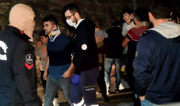 Köpeğe çarpmamak için manevra yapan otomobil kaza yaptı: 4 kişi yaralandı