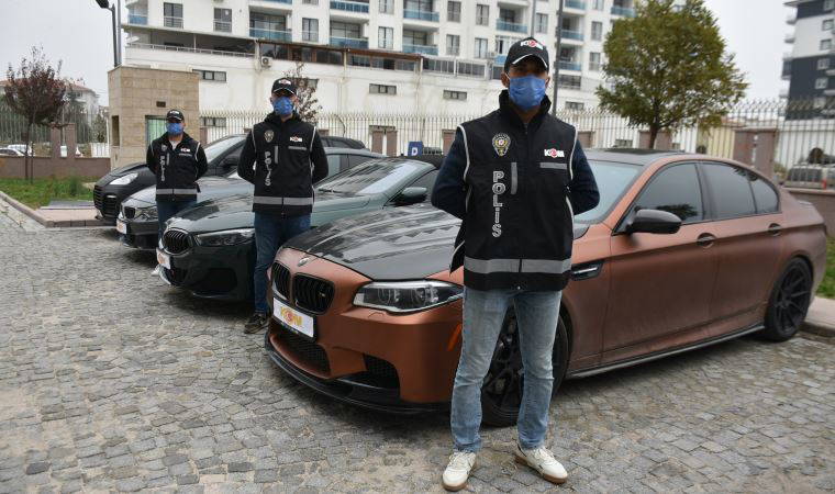 Ülkeye usulsüz yollardan lüks araç getiren çete: Gümrük memurları gözaltında