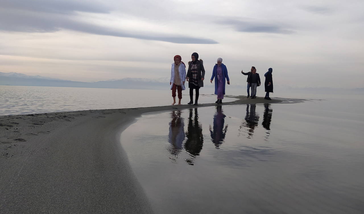 Van Gölü kuruyor: Birçok noktada adacıklar oluştu