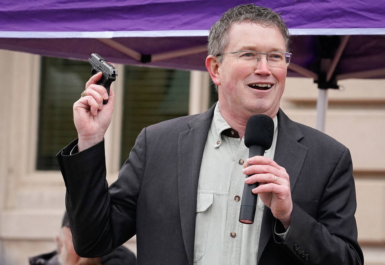 ABD'de Cumhuriyetçi vekiller Noel'i silahlı fotoğrafla kutladı