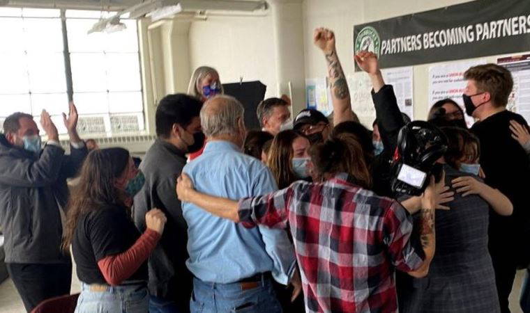 Starbucks çalışanları ilk kez ABD'deki bir şubede sendikalaştı