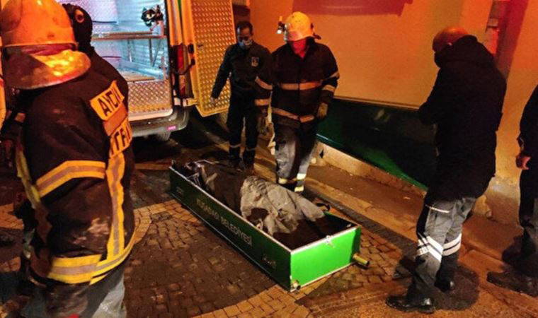 Kuşadası'nda facia: Isınmak için sığındıkları evde 2 kişi yanarak hayatını kaybetti