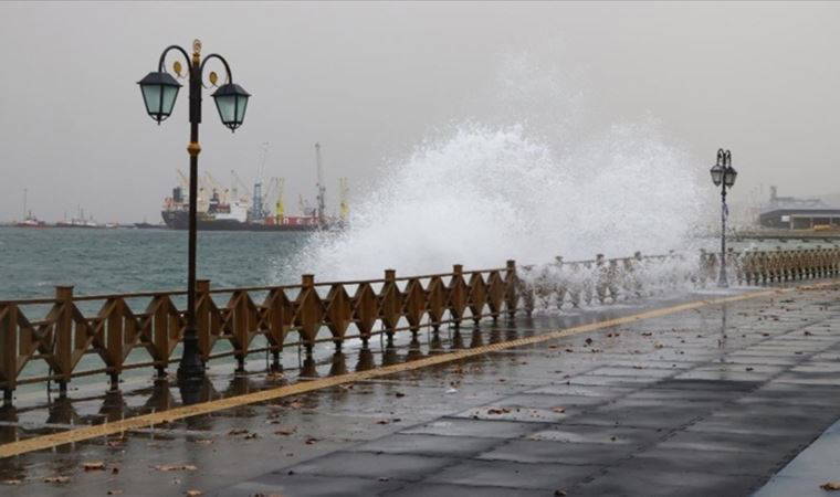 Marmara Denizi'nde ulaşıma lodos engeli