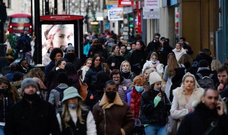 Covid: Bilim insanlarına göre, Ocak ayında İngiltere Omicron'a bağlı yeni bir dalgayla karşı karşıya