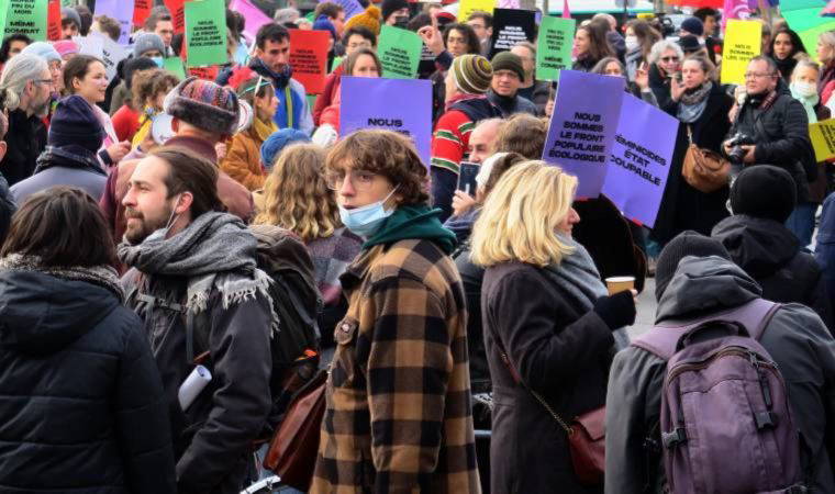 Paris’te ırkçılık karşıtı protesto