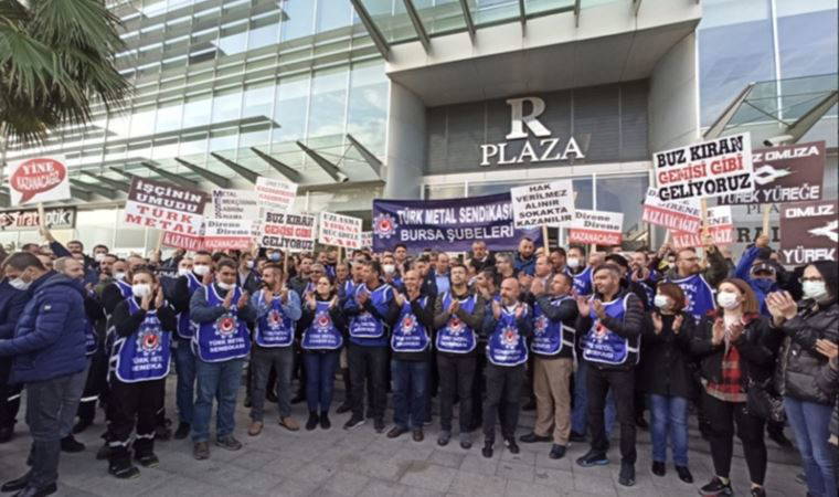 Metal işçileri, MESS'e siyah çelenk bıraktı: 