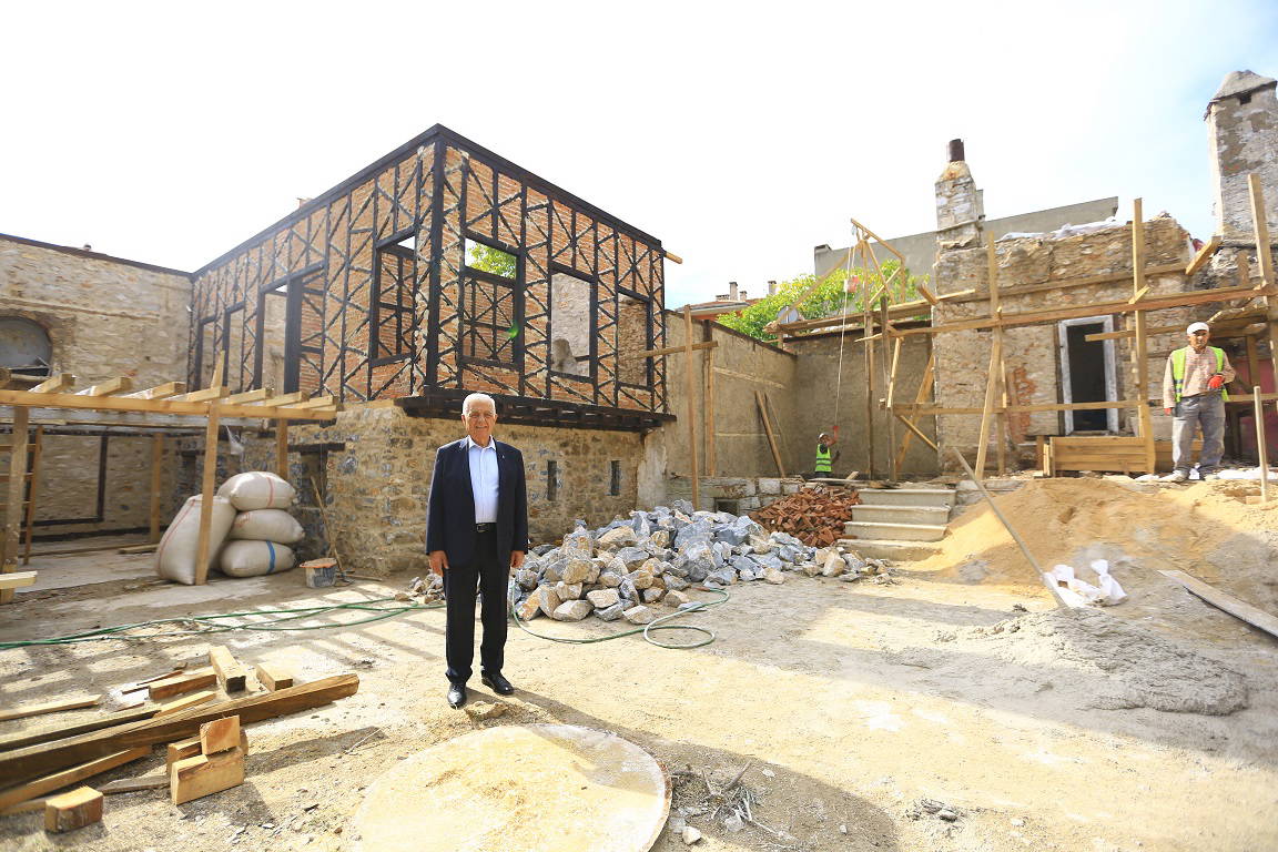 Tarihi konakta 'cehennemlik kanalları' bulundu