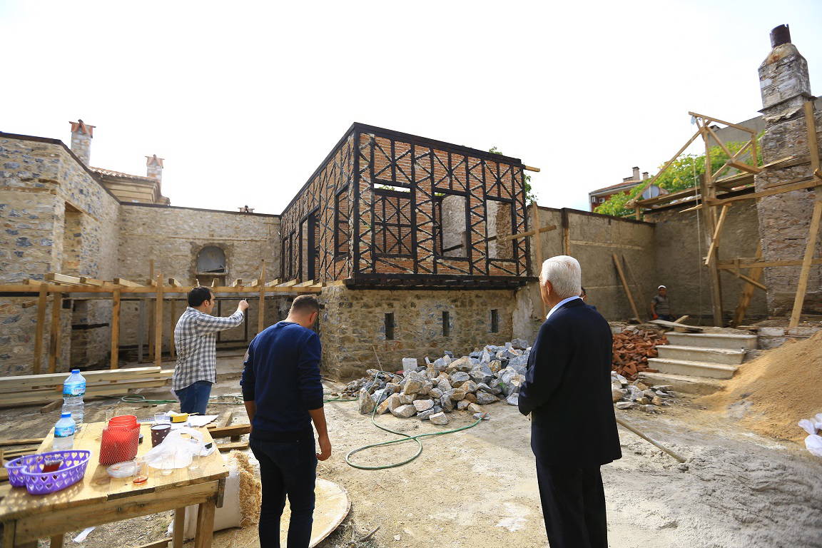 Tarihi konakta 'cehennemlik kanalları' bulundu