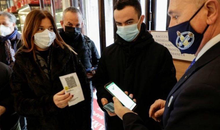 Omicron: İtalya AB ülkelerinden gelenlere yeni seyahat kısıtlamaları getirdi, Brüksel öfkeli