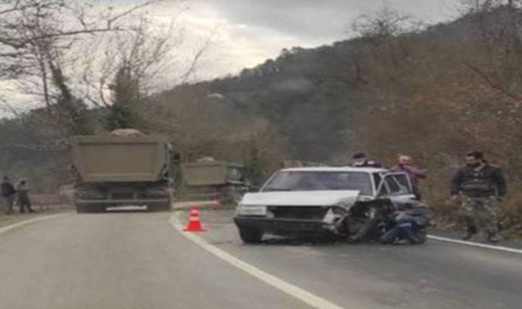 Bartın'da kaza: TIR ile kafa kafaya çarpışan sürücü otomobile sıkıştı