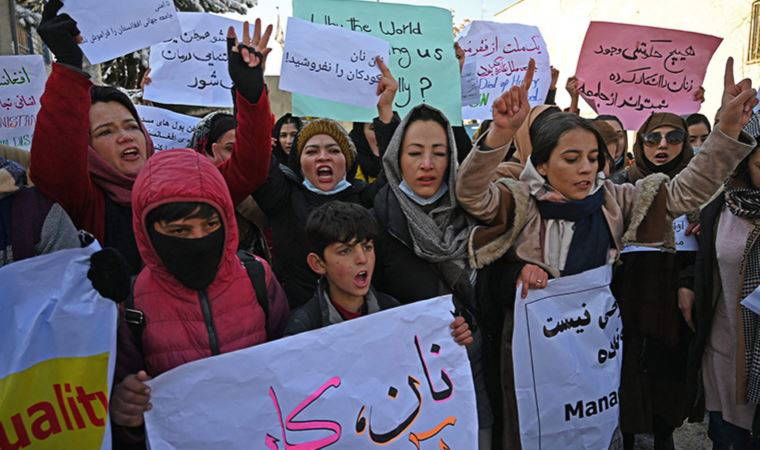 Afgan kadınlar, Taliban'a karşı mücadeleyi bırakmıyor