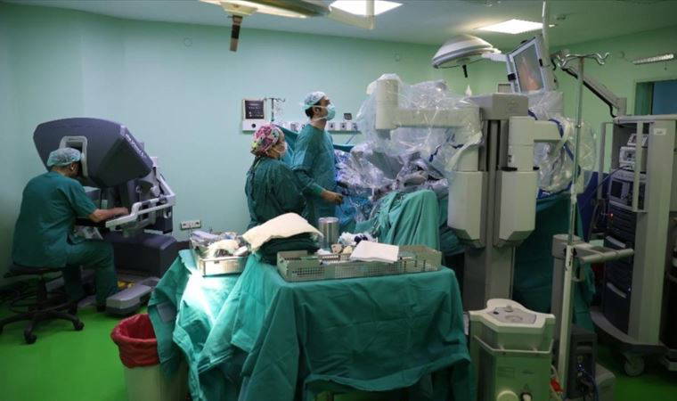 İstanbul Tıp Fakültesi'nde ameliyatlarda 'robotik cerrahi' dönemi