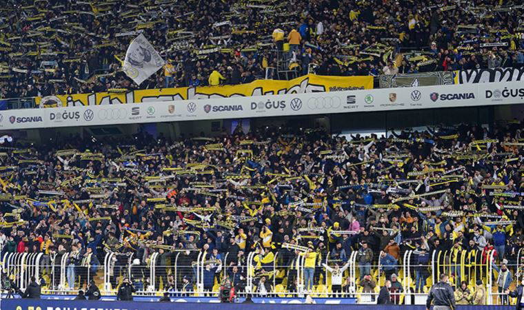 Fenerbahçe taraftarından protesto: A Spor dışarı!