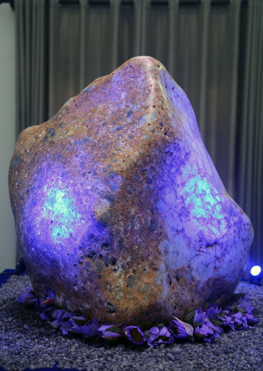 Sri Lanka'da dünyanın en büyük mavi safir korundumu bulundu