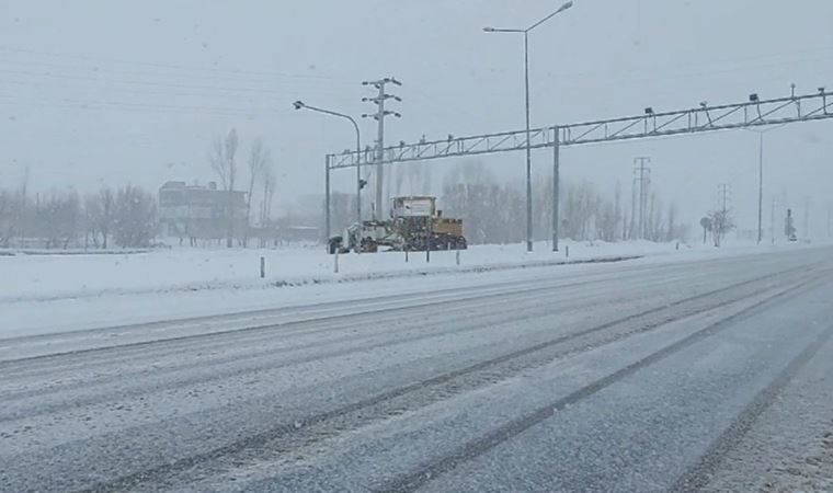 Van, Muş ve Bitlis'te 165 yerleşim birimine ulaşım sağlanamıyor