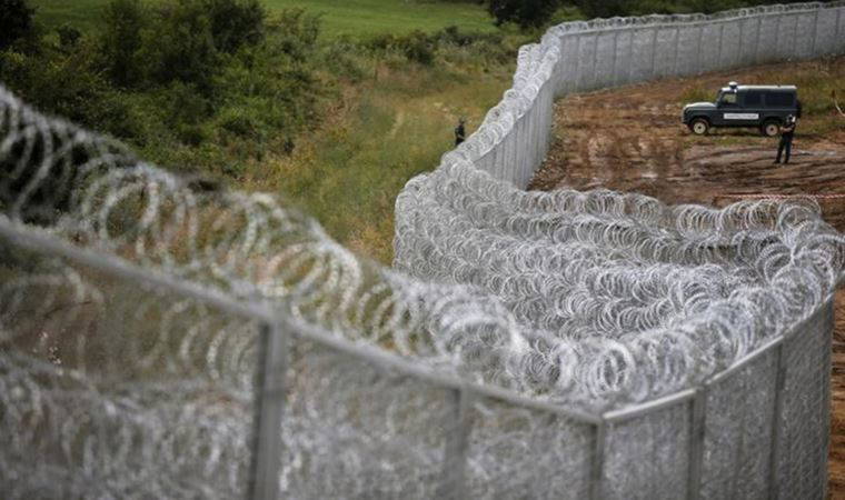 Yunanistan, Türkiye sınırındaki mülteci duvarını uzatıyor