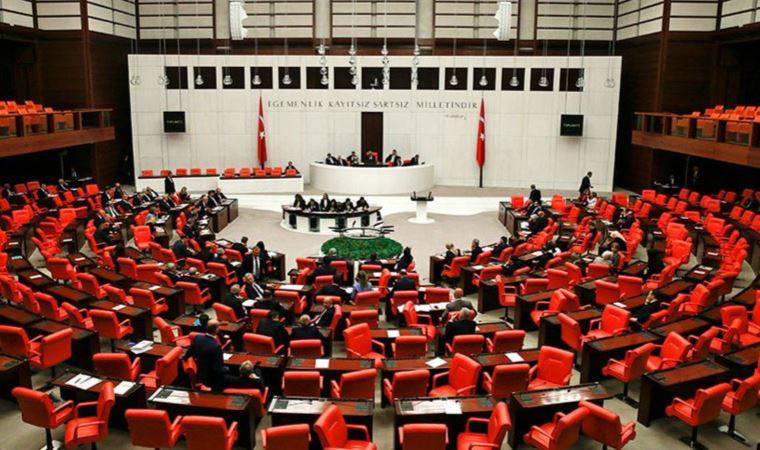 Emekli maaşlarının asgari ücret seviyesine çıkartılması teklifi AKP oylarıyla reddedildi