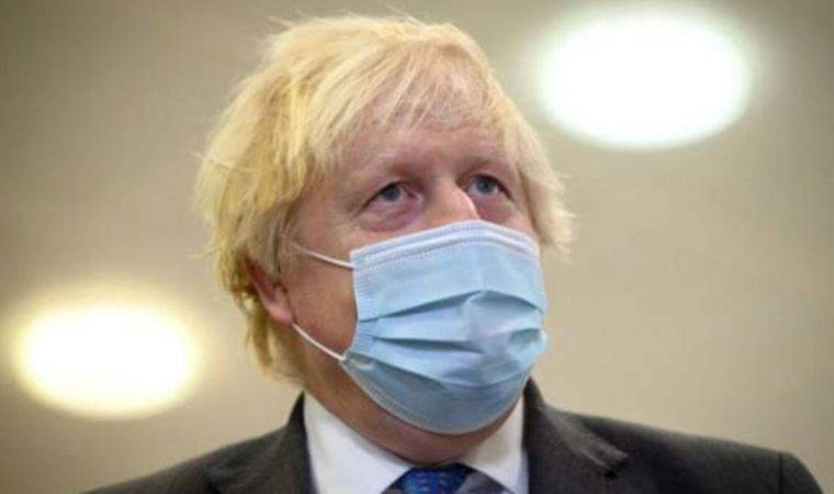 Covid: İngiltere'de günlük vaka sayısı ilk kez 100 bini geçti, Başbakan Johnson Noel öncesi halkı uyardı