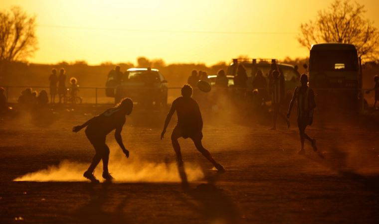 Avustralya hükümeti 'ırkçı' yardım programı yüzünden yerlilere tazminat ödeyecek