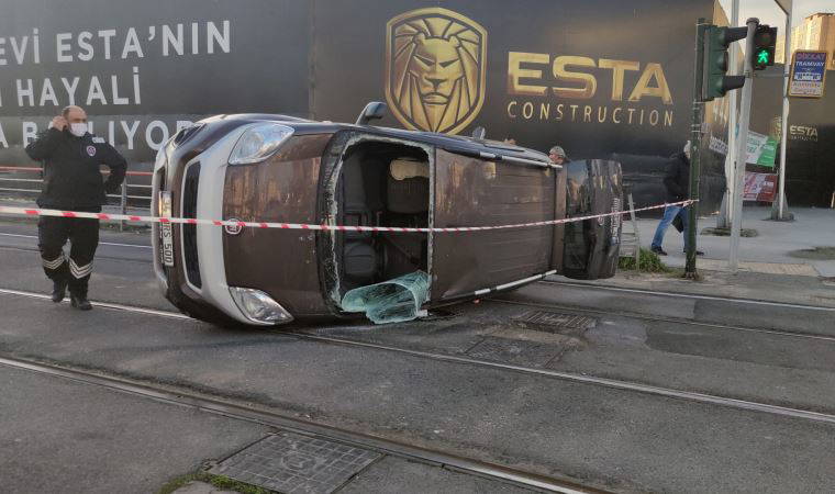 Güngören'de kaza yapan araç tramvay yoluna girdi