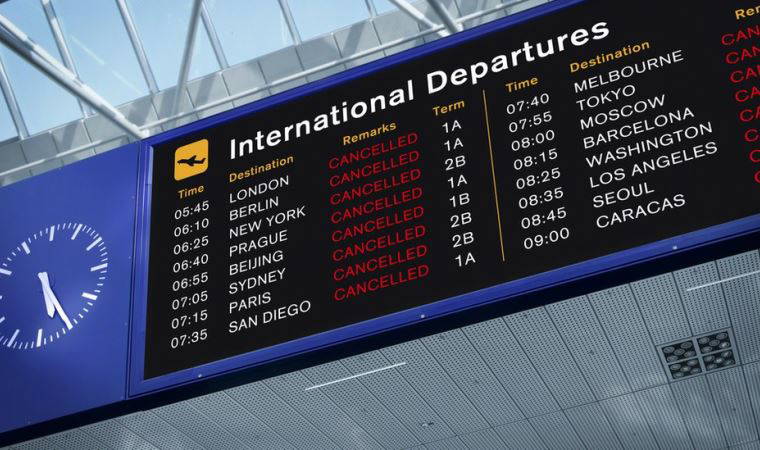 Covid: Mürrettebat açığı nedeniyle binlerce uçuş iptal edildi