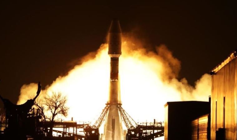 Hızlı internet için One Web'e ait 36 uydu daha uzaya gönderildi