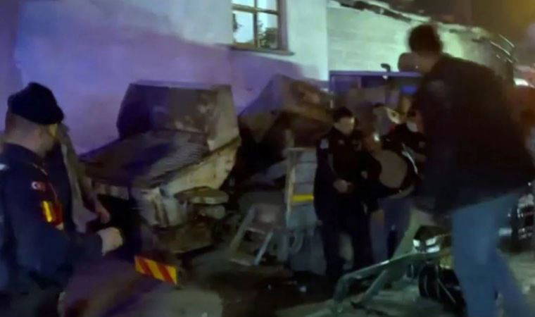 Freni boşalan kamyonet çocuk parkına daldı