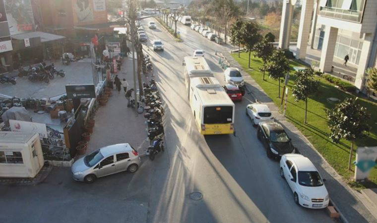Firma caddeyi motosiklet sergisine çevirdi, trafik çileye dönüştü