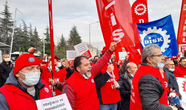 DİSK üyesi işçilerden Çalışma Bakanlığı önünde 'asgari ücret' eylemi
